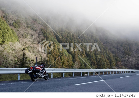 バイクツーリングの模様山海辺 111417245