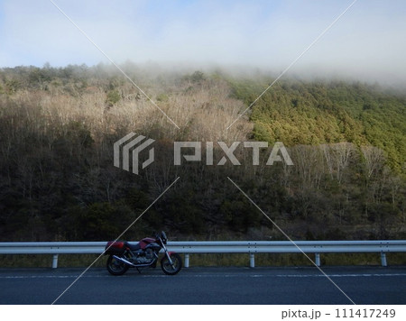 バイクツーリングの模様山海辺 バイクツーリングの模様山海辺 111417249