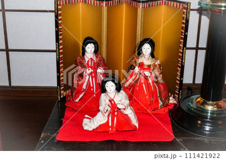 岩手県盛岡市一ノ倉邸のひな人形の3人官女 111421922