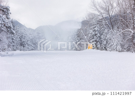 Snow groomer ratrack machine, ski slope 111421997