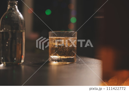Celebration night, pour whiskey into a glass. Give to friends who come to celebrate 111422772