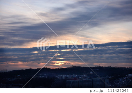 夜明けの空にたなびく雲 夜明けの空にたなびく雲 111423042
