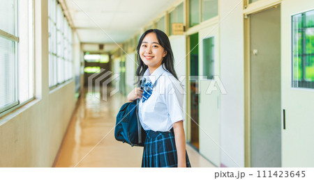 高校生のスクールライフをイメージしたスナップ写真 111423645