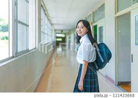 高校生のスクールライフをイメージしたスナップ写真 111423668