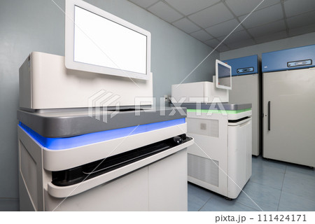 Doctor reviewing patient data on Illumina NovaSeq 111424171