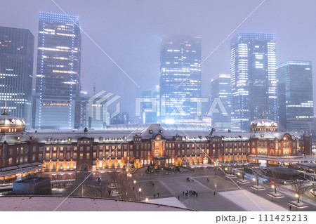 《東京都》雪景色の東京駅丸の内駅舎・2024年2月5日大雪の東京 《東京都》雪景色の東京駅丸の内駅舎・2024年2月5日大雪の東京 111425213