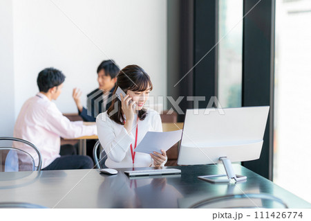 若いビジネスパーソン 若いビジネスパーソン 111426774