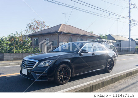 高級セダン 道路走行 高級セダン 道路走行 111427318