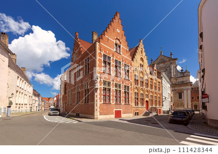 City view of Bruges street with beautiful houses City view of Bruges street with beautiful houses 111428344
