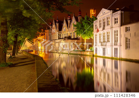 Night Green canal in Bruges, Belgium 111428346