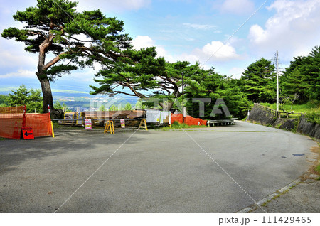 道志山塊の二十曲峠 石割山北東尾根と鹿留林道が交差する峠道 道志山塊の二十曲峠 石割山北東尾根と鹿留林道が交差する峠道 111429465