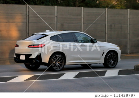 白いスポーツカー イメージ 白いスポーツカー イメージ 111429797