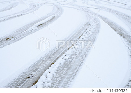 関東地方の大雪 雪景色 荒川河川敷の冬模様 関東地方の大雪 雪景色 荒川河川敷の冬模様 111430522