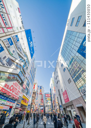 「東京都」秋葉原駅前の風景 111430850