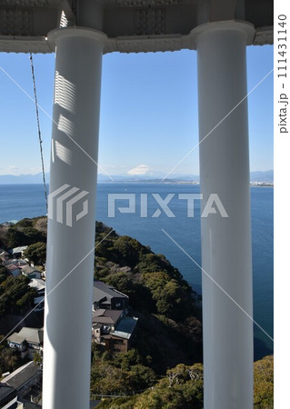 江の島シーキャンドルから見た立春前の富士山 111431140