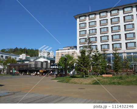 阿寒湖畔の観光ホテルとお土産屋さん 111432246