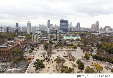 大阪城天守閣　展望台からの眺め　本丸方向（南方向） 111432382