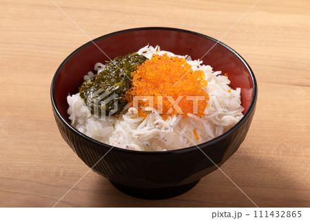釜揚げしらす丼（釜揚げしらす　とびっこ　きばさ） 111432865