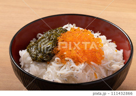 釜揚げしらす丼（釜揚げしらす　とびっこ　きばさ） 111432866