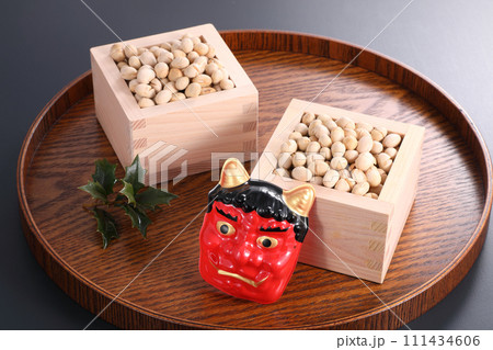 節分 枡に入った大豆 節分 枡に入った大豆 111434606