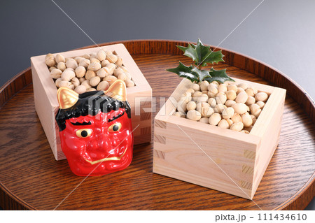 節分 枡に入った大豆 節分 枡に入った大豆 111434610