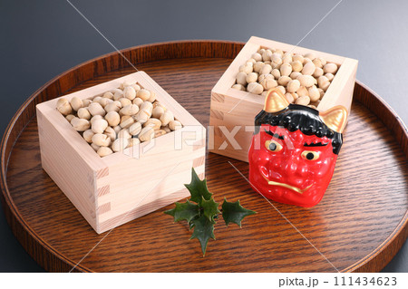 節分 枡に入った大豆 節分 枡に入った大豆 111434623