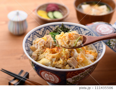 熱々出来立ての親子丼 111435506