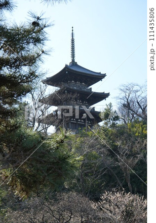 春の旧燈明寺三重塔 春の旧燈明寺三重塔 111435806