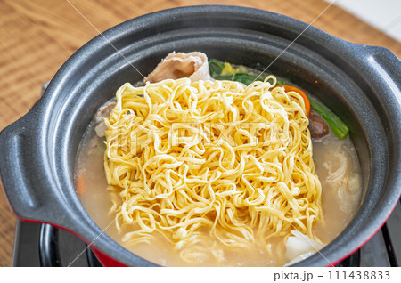 鍋の後に投入するラーメン 鍋の後に投入するラーメン 111438833