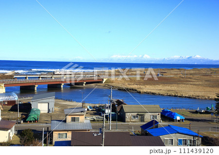 オホーツク海を望む釧網線 北浜 オホーツク海を望む釧網線 北浜 111439120