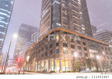 《東京都》雪景色の東京丸の内・2024年2月5日大雪の東京 111441967