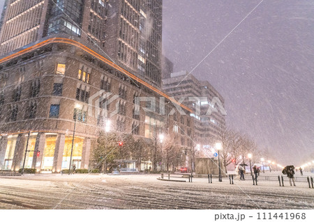 《東京都》雪景色の東京丸の内・2024年2月5日大雪の東京 《東京都》雪景色の東京丸の内・2024年2月5日大雪の東京 111441968