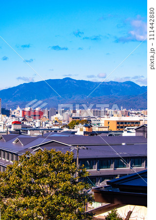 【京都風景】粟田神社からの平安神宮大鳥居の遠景 【京都風景】粟田神社からの平安神宮大鳥居の遠景 111442880