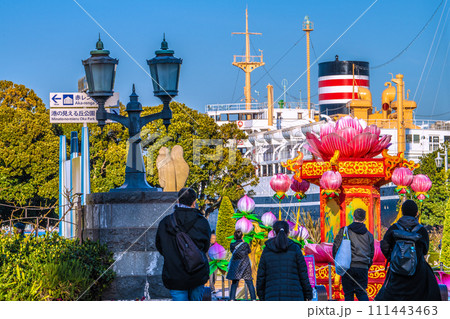 日本の横浜都市景観 横浜春節祭…山下公園や氷川丸などを望む＝令和6年2月8日 111443463