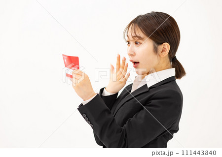 若い女性 ビジネス 20代 通帳 若い女性 ビジネス 20代 通帳 111443840