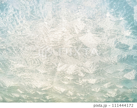 霜で凍り付いたガラス 霜で凍り付いたガラス 111444172