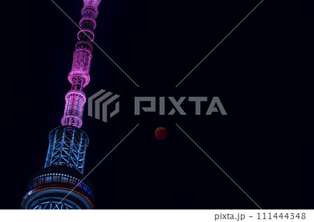 東京スカイツリー 皆既月食 東京 墨田区 押上 観光 デート 旅行 午後 夜 ライトアップ 赤銅色 東京スカイツリー 皆既月食 東京 墨田区 押上 観光 デート 旅行 午後 夜 ライトアップ 赤銅色 111444348
