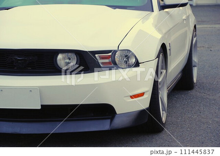 輸入車イメージ　フォード5代目マスタングのフロントマスク 111445837