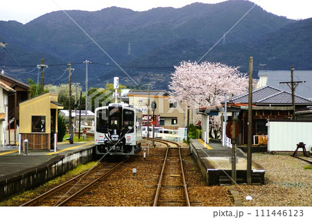 天竜浜名湖鉄道からの車窓風景　三日月駅（レールバス気動車） 111446123