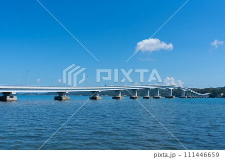 石川県　七尾市　旅行　和倉温泉　能登島大橋　自然　夏　湾内　海　空　海岸　観光　宿泊　日本海　北陸 111446659