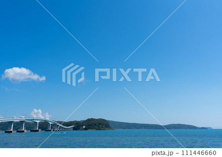 石川県　七尾市　旅行　和倉温泉　能登島大橋　自然　夏　湾内　海　空　海岸　観光　宿泊　日本海　北陸 111446660