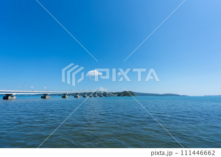 石川県　七尾市　旅行　和倉温泉　能登島大橋　自然　夏　湾内　海　空　海岸　観光　宿泊　日本海　北陸 111446662
