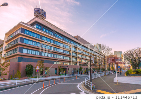 日本の横浜都市景観　よこはま新港合同庁舎などを望む 111446713