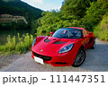 山の中の赤いスポーツカー 111447351