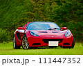 山の中の赤いスポーツカー 111447352
