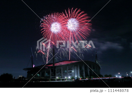 夏の夜空を煌めく花火の饗宴(豊田おいでんまつり 豊田スタジアム 愛知県 豊田市) 夏の夜空を煌めく花火の饗宴(豊田おいでんまつり 豊田スタジアム 愛知県 豊田市) 111448078