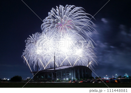 夏の夜を彩る 花火の美しき瞬間(豊田おいでんまつり 豊田スタジアム 愛知県 豊田市) 夏の夜を彩る 花火の美しき瞬間(豊田おいでんまつり 豊田スタジアム 愛知県 豊田市) 111448081