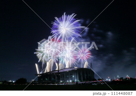 夏の夜を彩る 花火の美しき瞬間(豊田おいでんまつり 豊田スタジアム 愛知県 豊田市) 夏の夜を彩る 花火の美しき瞬間(豊田おいでんまつり 豊田スタジアム 愛知県 豊田市) 111448087