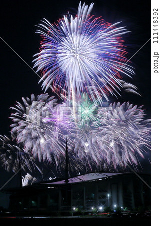 夏の夜空を煌めく花火の饗宴(豊田おいでんまつり 豊田スタジアム 愛知県 豊田市) 夏の夜空を煌めく花火の饗宴(豊田おいでんまつり 豊田スタジアム 愛知県 豊田市) 111448392