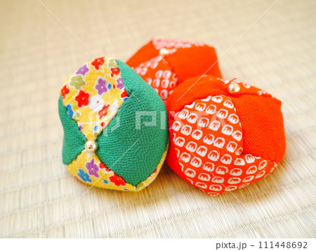 畳とお手玉 和風イメージ 畳とお手玉 和風イメージ 111448692